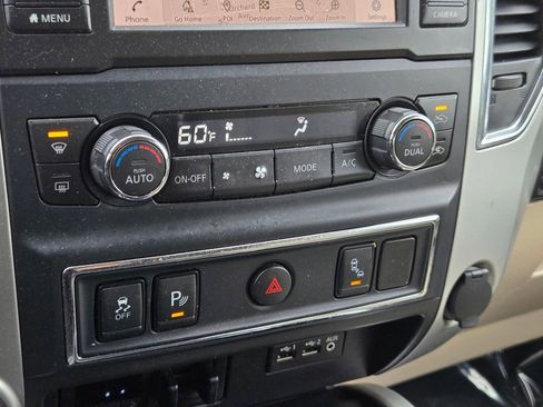 Used 2019 Nissan Titan SV w/ SV Convenience Package image 22