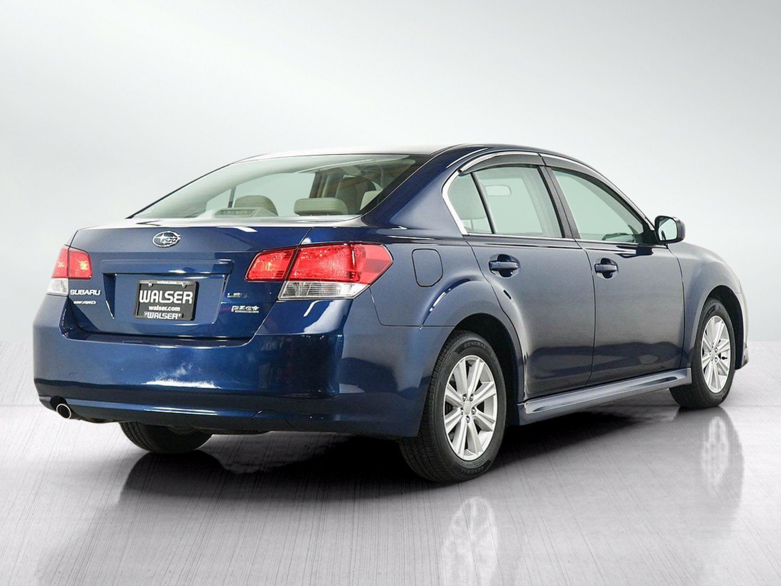 Used 2010 Subaru Legacy 2.5i Premium AWD/4WD image 5