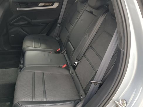 Used 2025 Porsche Cayenne GTS AWD/4WD image 16