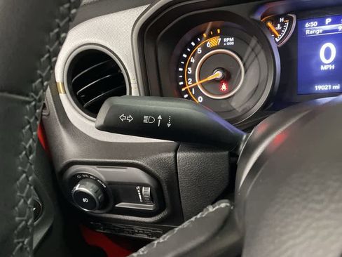 Used 2025 Jeep Wrangler Sport S AWD/4WD image 23