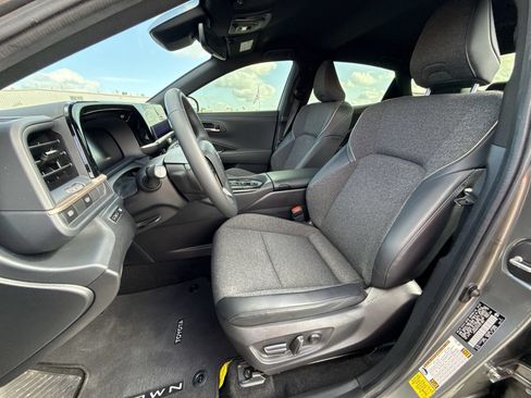 Certified 2023 Toyota Crown AWD/4WD image 13