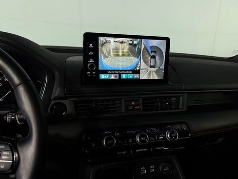 Used 2023 Honda Pilot TrailSport image 16