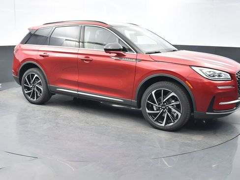 New 2025 Lincoln Corsair Reserve image 3