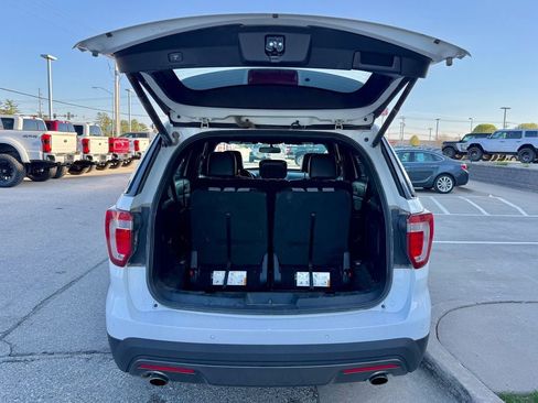 Used 2017 Ford Explorer XLT w/ Equipment Group 202A AWD/4WD image 15