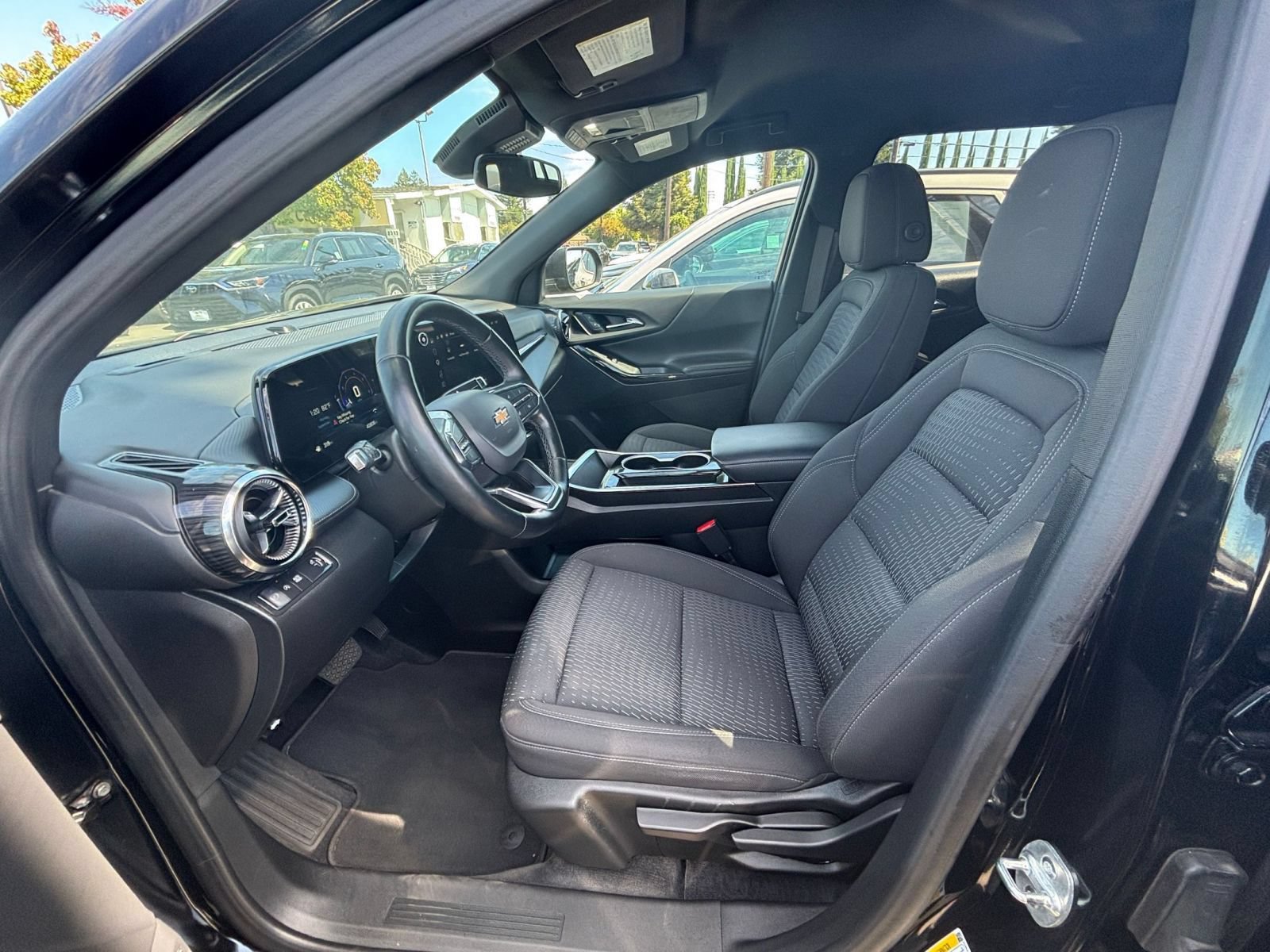 Used 2025 Chevrolet Equinox LT FWD image 27