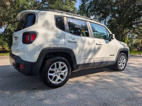 Used 2018 Jeep Renegade Latitude FWD image 7