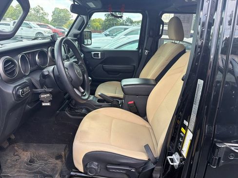Used 2020 Jeep Gladiator Sport AWD/4WD image 12
