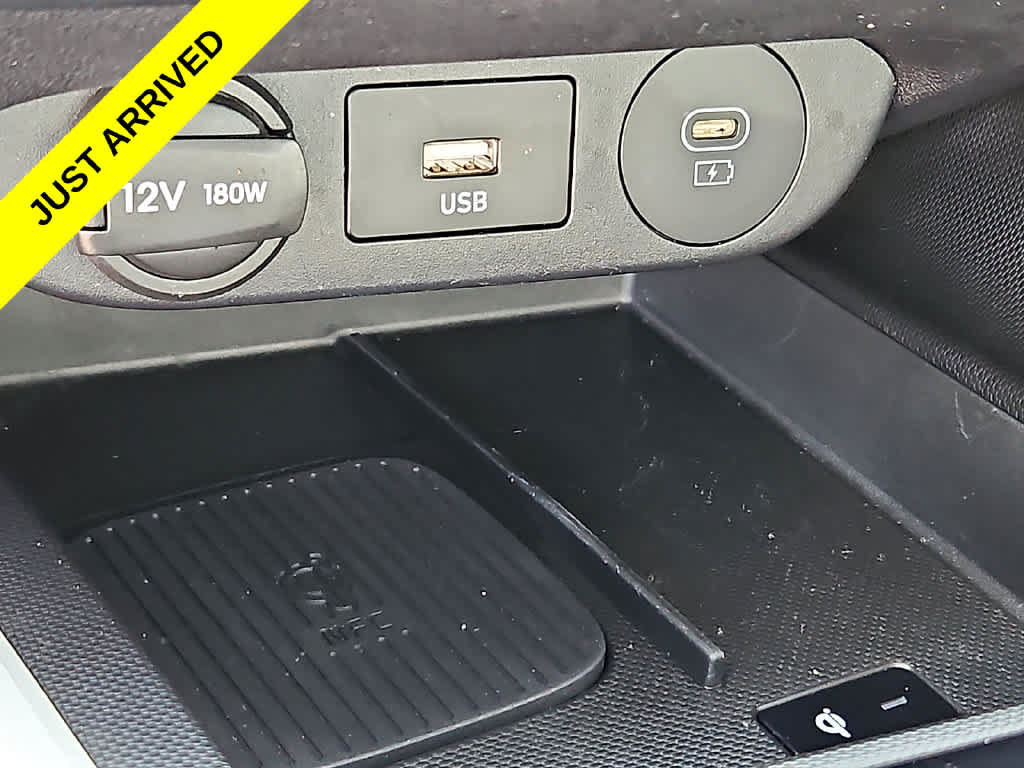 Used 2024 Hyundai Elantra Limited FWD image 26