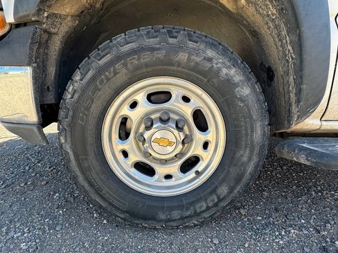 Used 2001 Chevrolet Silverado 1500 LS w/ Off-Road Skid Plate Pkg image 10