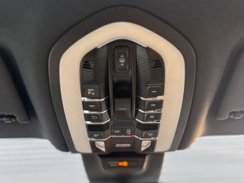 Certified 2022 Porsche Macan S AWD/4WD image 26