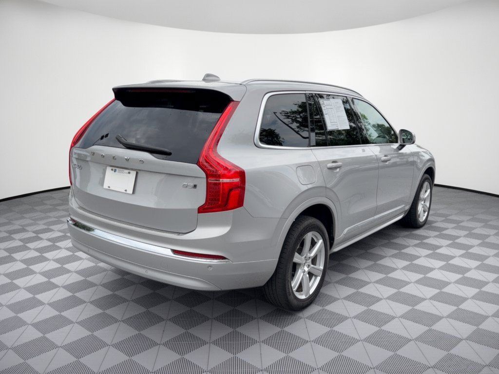 Used 2024 Volvo XC90 B5 Core w/ Protection Package Premier AWD/4WD image 9
