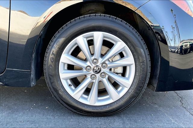 Used 2025 Toyota Corolla SE w/ SE Package FWD image 8