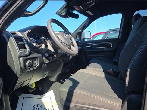 Used 2025 RAM 2500 Big Horn AWD/4WD image 4