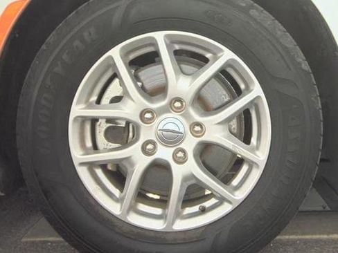 Used 2023 Chrysler Pacifica Touring-L FWD image 3