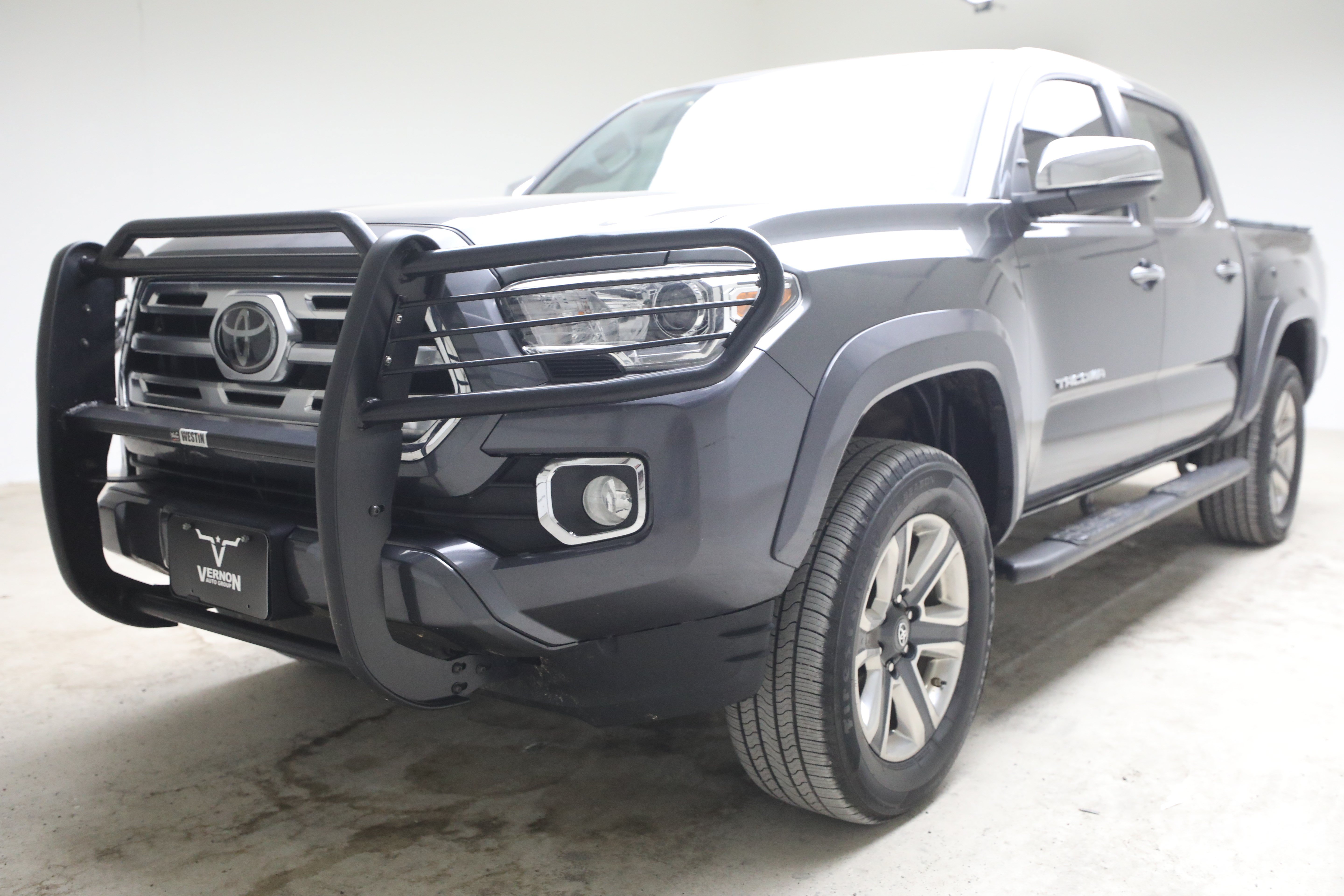 Used 2018 Toyota Tacoma Limited AWD/4WD image 1