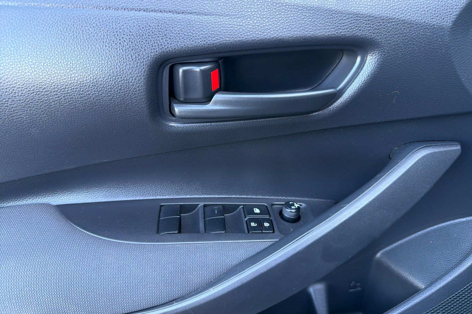 Used 2022 Toyota Corolla LE FWD image 10