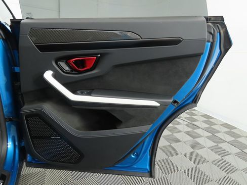 Used 2025 Lamborghini Urus SE image 25