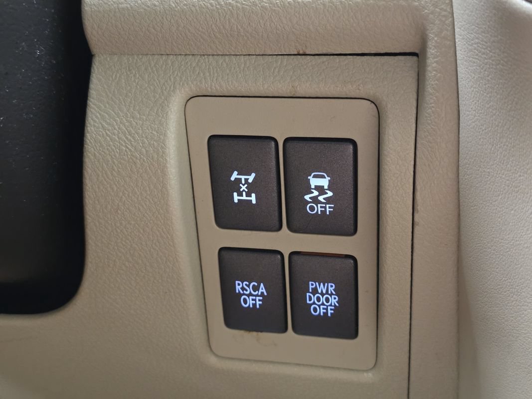 Used 2010 Lexus LX 570 4WD w/ Luxury Pkg image 37
