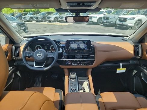 New 2025 Nissan Pathfinder Platinum w/ Cargo Package image 13