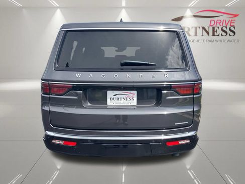 Used 2024 Jeep Wagoneer L Series III w/ Premium Group I AWD/4WD image 13