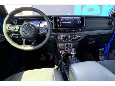 Used 2025 Jeep Wrangler Unlimited Rubicon w/ Convenience Group AWD/4WD image 16