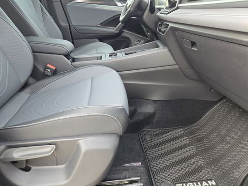 New 2026 Volkswagen Tiguan SE R-Line image 12