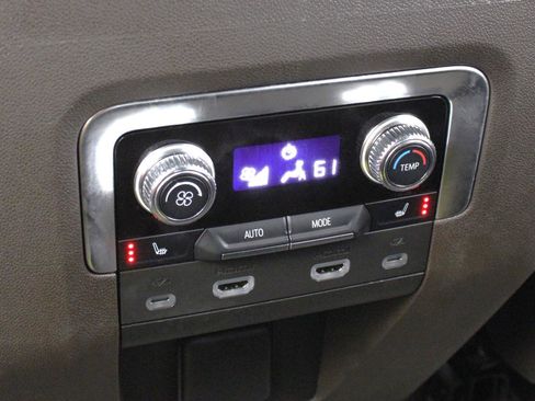 Used 2022 GMC Yukon SLT w/ SLT Premium Package image 39