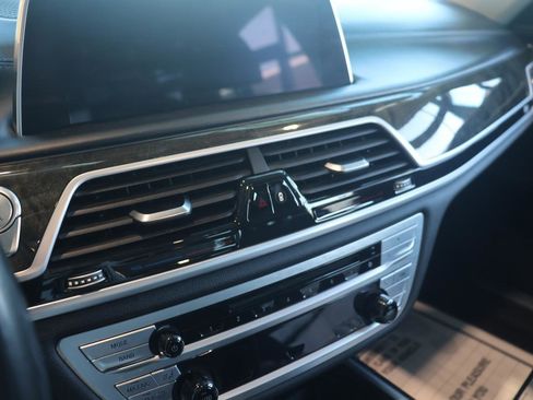 Used 2018 BMW 740i image 36