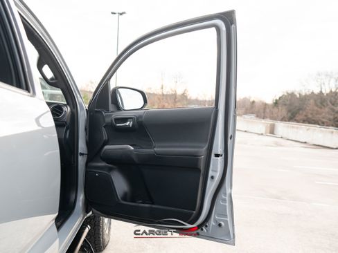 Used 2020 Toyota Tacoma TRD Off-Road image 36
