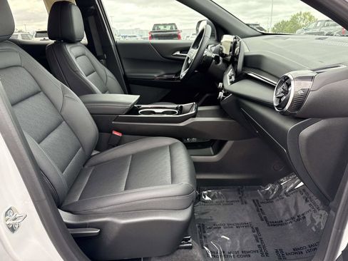 Used 2025 Chevrolet Equinox LT w/ Convenience Package II image 19