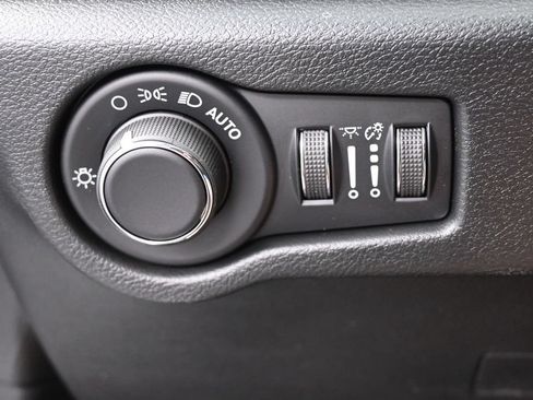 New 2027 Chrysler Pacifica Select FWD image 29