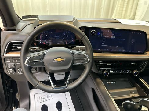 Used 2025 Chevrolet Suburban High Country image 24