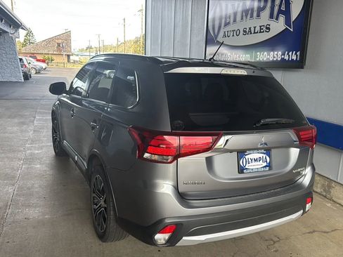 Used 2016 Mitsubishi Outlander SEL AWD/4WD image 3