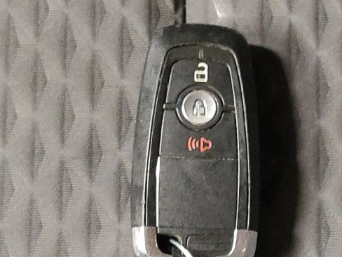 Used 2020 Ford Escape SE image 32