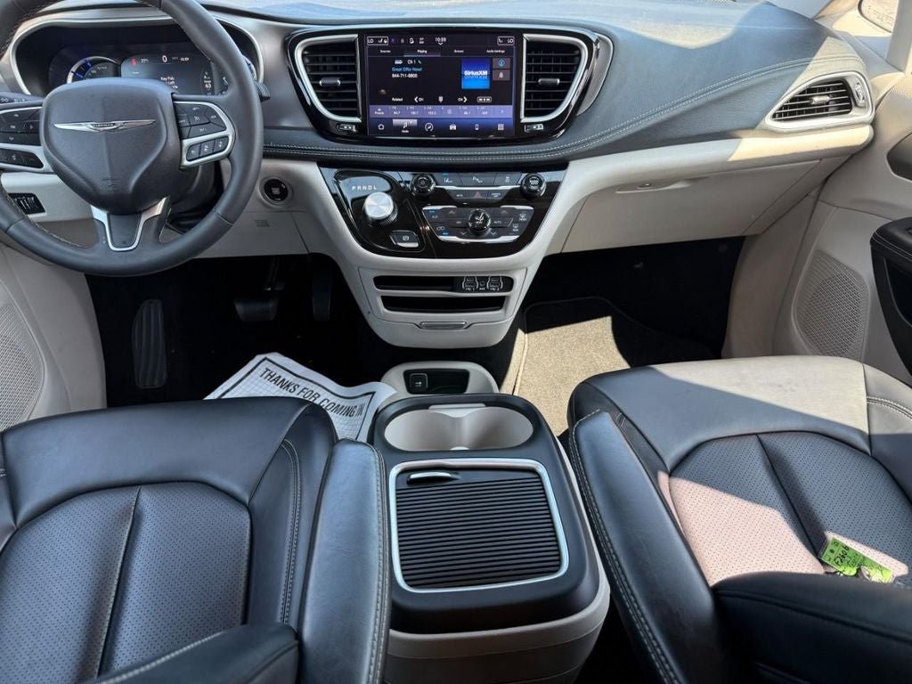 Used 2023 Chrysler Pacifica Touring-L FWD image 13