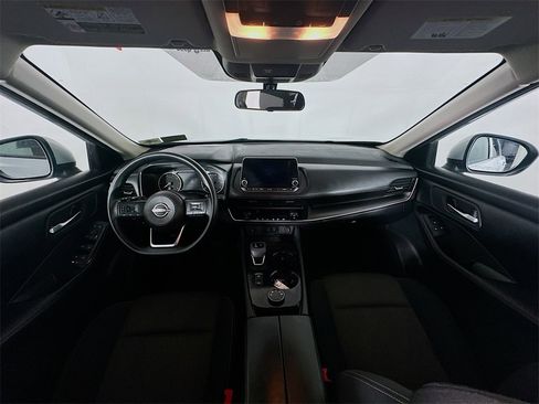 Used 2024 Nissan Rogue SV image 10