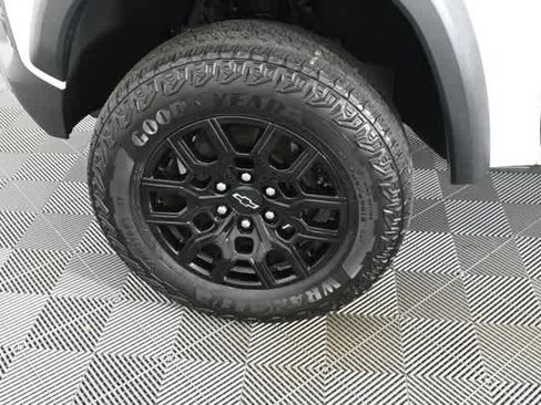 Used 2023 Chevrolet Colorado Trail Boss w/ Technology Package image 25