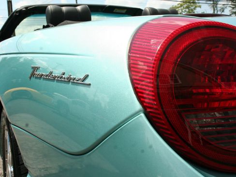 Used 2002 Ford Thunderbird RWD image 18