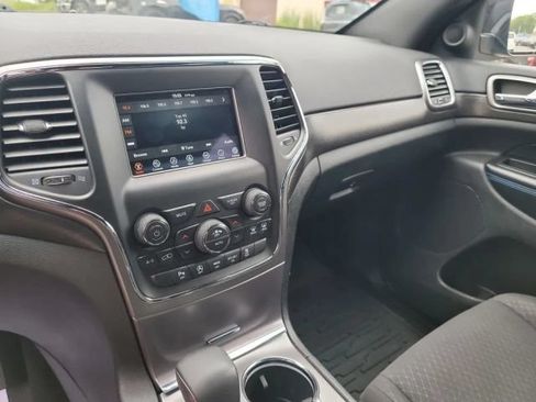Used 2018 Jeep Grand Cherokee Laredo AWD/4WD image 18