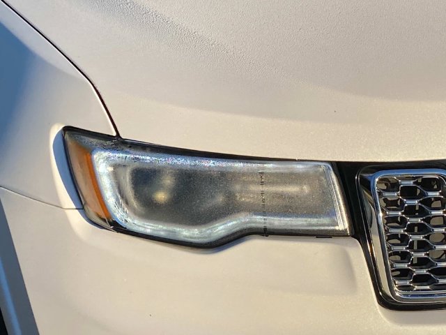 Used 2019 Jeep Grand Cherokee Overland AWD/4WD image 4