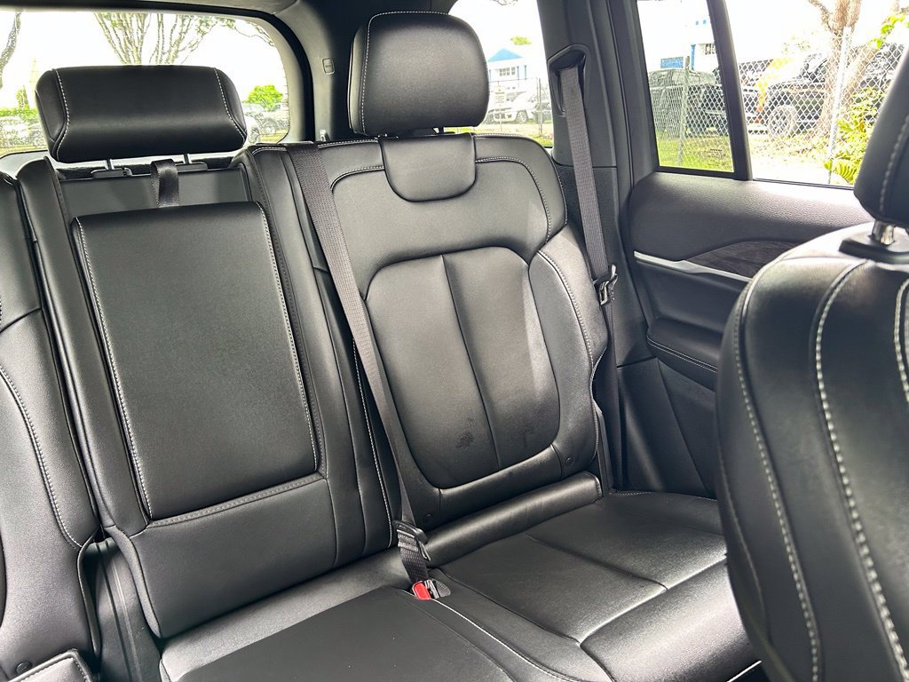 Certified 2025 Jeep Grand Cherokee Limited w/ Black Appearance Package RWD image 15