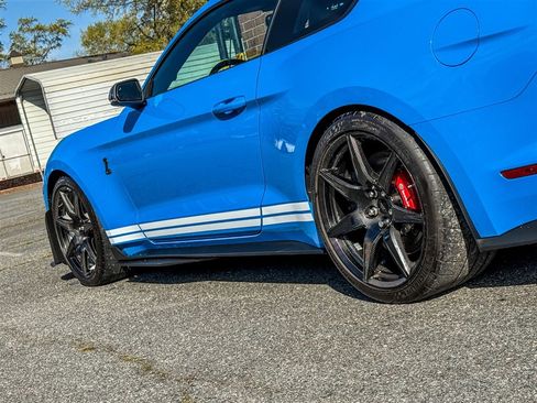 Used 2022 Ford Mustang Shelby GT500 w/ Carbon Fiber Track Pack image 23
