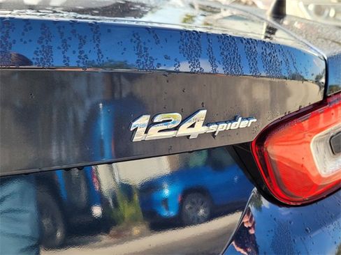 Used 2018 FIAT 124 Spider Abarth w/ Convenience Group image 5