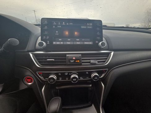 Used 2018 Honda Accord EX image 11