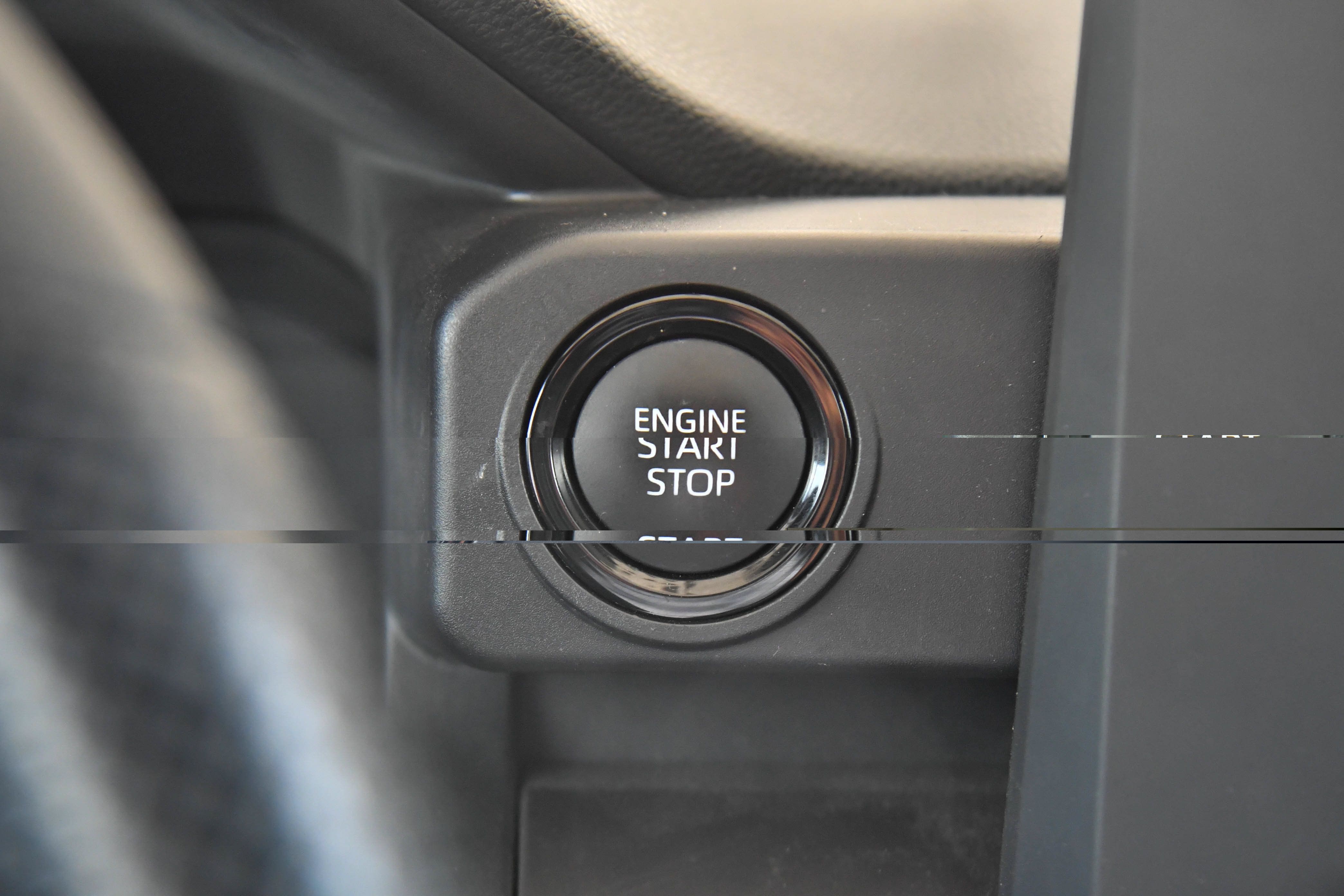Used 2025 Toyota Tacoma SR5 AWD/4WD image 29