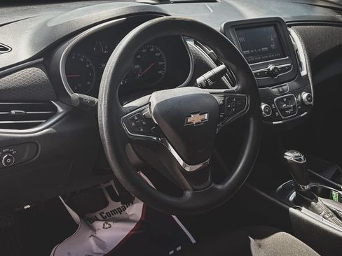 Used 2018 Chevrolet Malibu LS FWD image 2