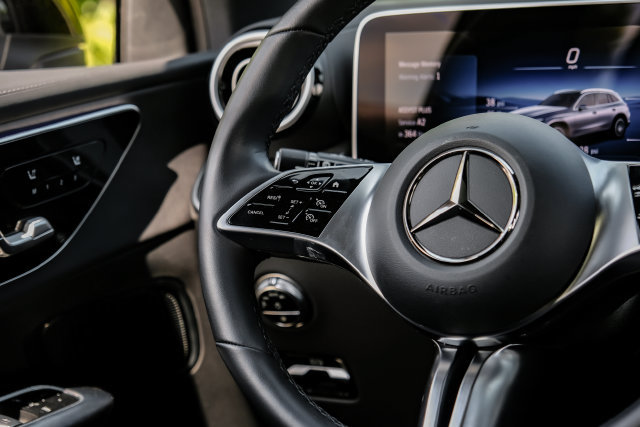 Used 2025 Mercedes-Benz GLC 300 4MATIC image 20