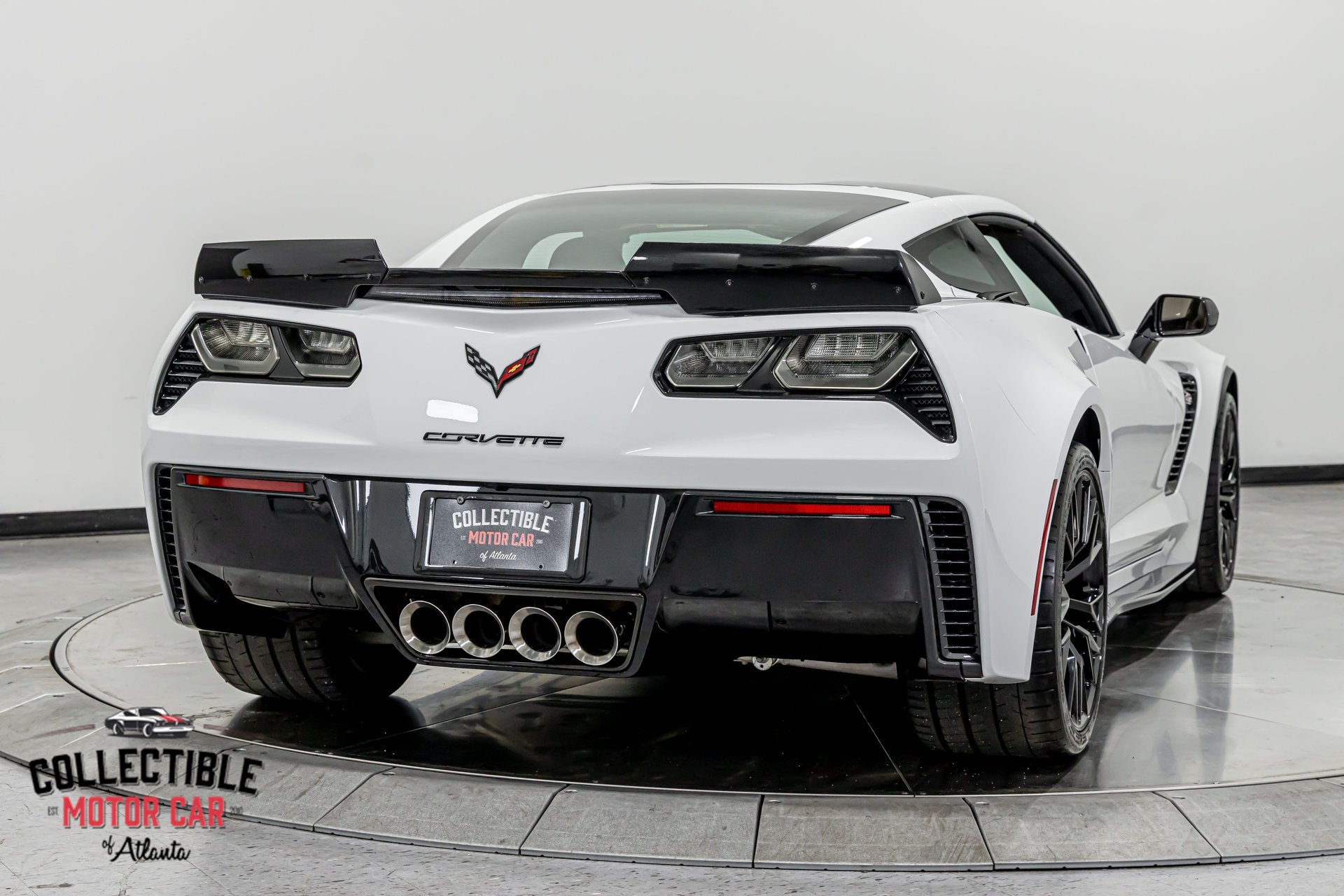 Used 2015 Chevrolet Corvette Z06 w/ 3LZ Preferred Equipment Group RWD image 20