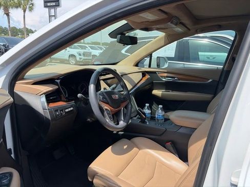 Used 2017 Cadillac XT5 Platinum AWD/4WD image 5