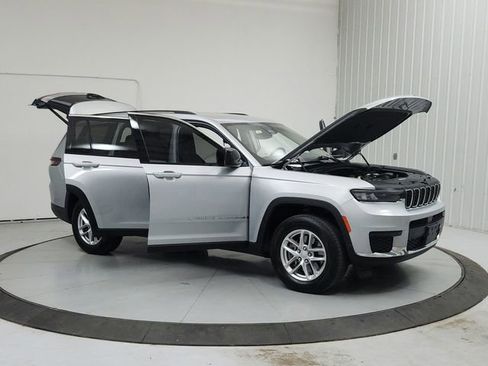 Used 2021 Jeep Grand Cherokee L Laredo w/ Luxury Tech Group I AWD/4WD image 9
